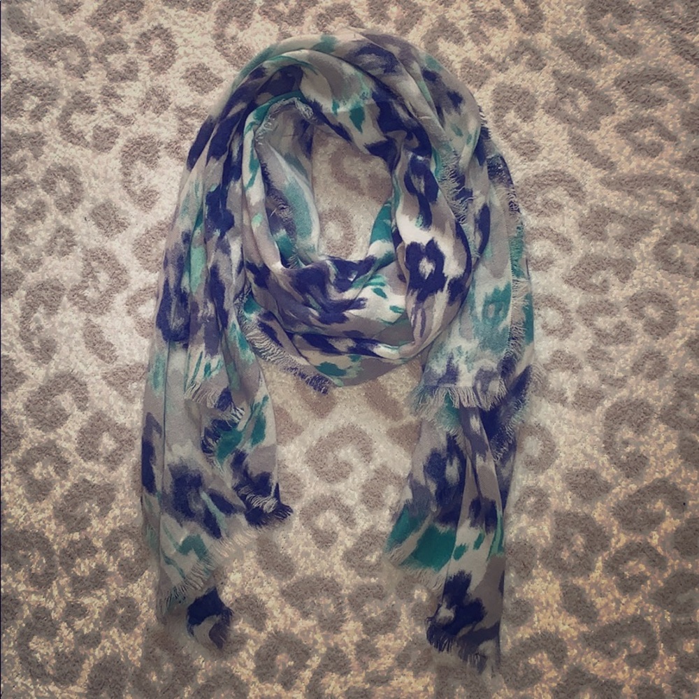 American Eagle Outfitters scarf